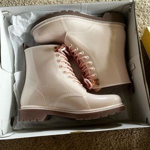 Micheal kors boots